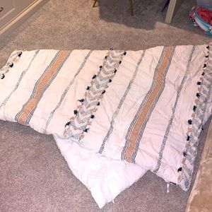 Twin Urban Outfitters comforter & 1 pillowcase